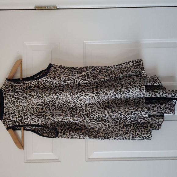 Sioni M Animal print blouse. - Picture 3 of 8